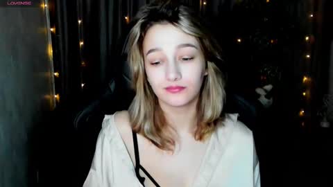 Snapshot of sinty_noria chatting on February 19, 1:40 am Sinty Noria online show from February 19, 1:40 am