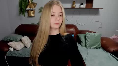 SirenaBloom online show from October 15, 11:13 am