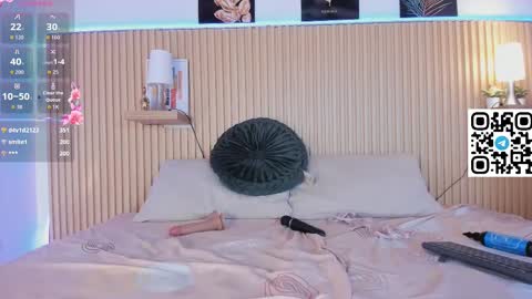Snapshot of sirenita_xoxo chatting on October 9, 12:31 pm Sirenita online show from October 9, 12:31 pm