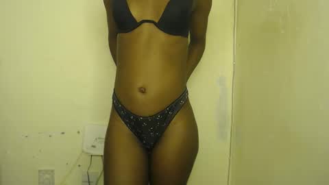 sizzly_ass online show from April 15, 9:04 pm