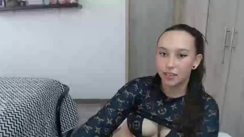Snapshot of skarlet_adams chatting on December 23, 5:43 pm Alice online show from December 23, 5:43 pm