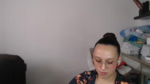 Snapshot of skarlet_adams chatting on February 13, 8:13 pm Alice online show from February 13, 8:13 pm