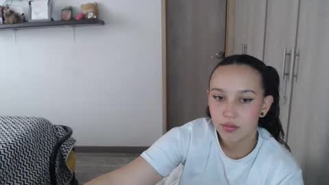 Snapshot of skarlet_adams chatting on December 12, 7:15 pm Alice online show from December 12, 7:15 pm