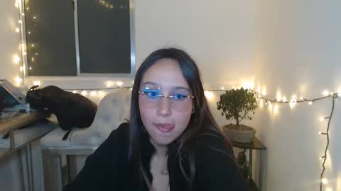Snapshot of skarlet_adams chatting on January 28, 10:23 pm Alice online show from January 28, 10:23 pm