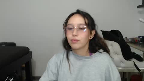 Snapshot of skarlet_adams chatting on February 6, 2:00 am Alice online show from February 6, 2:00 am