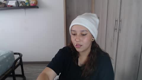 Snapshot of skarlet_adams chatting on January 9, 7:18 pm Alice online show from January 9, 7:18 pm