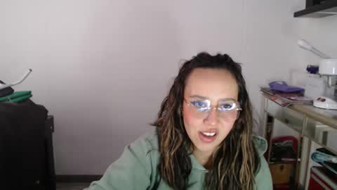 Snapshot of skarlet_adams chatting on March 4, 7:11 pm Alice online show from March 4, 7:11 pm