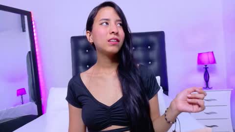 Snapshot of skinny_hottie18 chatting on October 20, 3:48 pm skinny_hottie18 online show from October 20, 3:48 pm