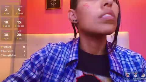 Snapshot of skinnyneighbour_ chatting on February 15, 3:52 am Karla online show from February 15, 3:52 am