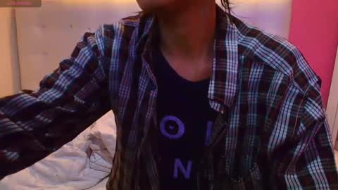 Snapshot of skinnyneighbour_ chatting on February 18, 2:59 am Karla online show from February 18, 2:59 am