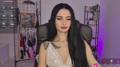 Eliza online show from April 8, 10:01 pm