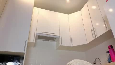 skymuse_ online show from March 4, 4:57 pm