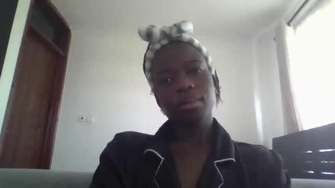 Snapshot of slim_l2 chatting on February 15, 8:22 am slim_l2 online show from February 15, 8:22 am