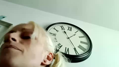 Snapshot of slip_inslide chatting on September 13, 2:03 pm slip_inslide online show from September 13, 2:03 pm