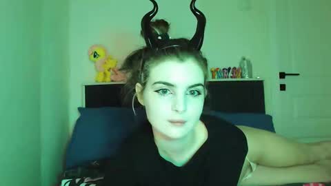 Snapshot of sloomonata chatting on October 27, 1:45 am sloomonata online show from October 27, 1:45 am