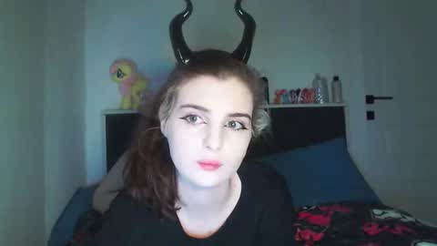 Snapshot of sloomonata chatting on October 31, 2:24 am sloomonata online show from October 31, 2:24 am