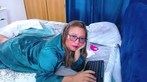 Slutdirtyxxx online show from March 28, 12:04 pm