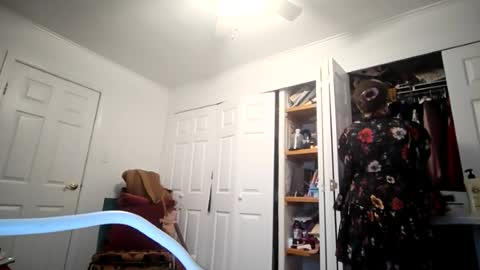 SluttySuzie17 online show from July 28, 2:13 pm