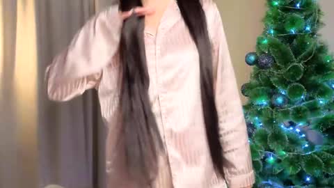 Lily online show from January 16, 1:40 pm