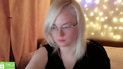 smallimpmeili online show from November 28, 9:18 pm