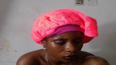 smallsluty online show from June 10, 1:49 am