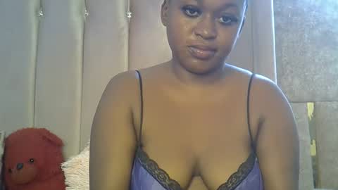 Snapshot of smiley_berry chatting on October 16, 6:16 am smiley_berry online show from October 16, 6:16 am