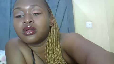 Snapshot of smiley_berry chatting on September 28, 11:10 pm smiley_berry online show from September 28, 11:10 pm