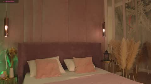 Mia online show from March 3, 5:13 am