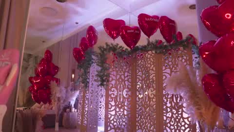 Mia online show from February 20, 6:26 am