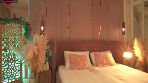 Mia online show from March 18, 5:12 am