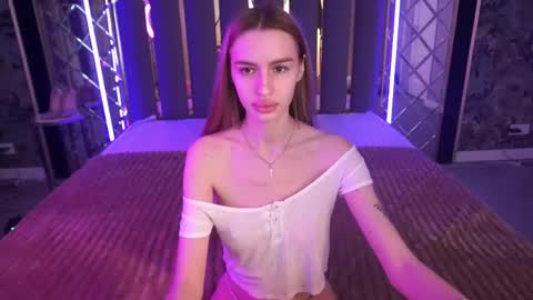 snow_whiteeex online show from May 15, 6:38 am