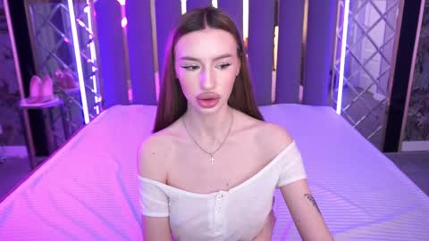 snow_whiteeex online show from May 3, 5:55 am