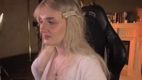 Ellie online show from June 25, 5:34 am