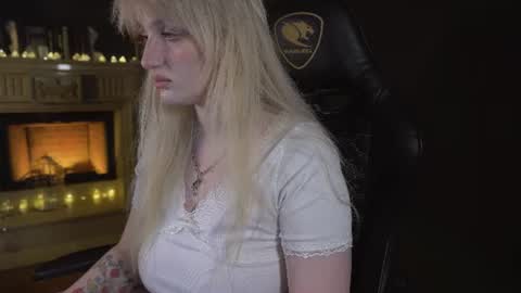 Ellie online show from July 22, 5:19 am