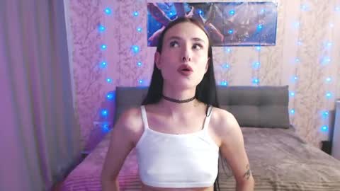 SnowWhate 00 online show from May 29, 7:45 pm