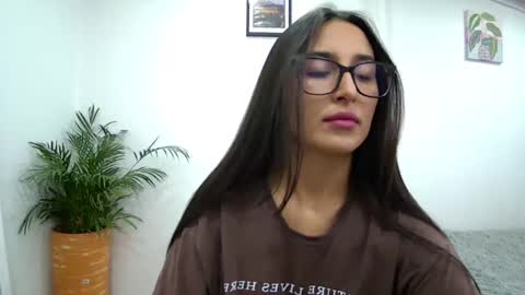 soffi_rousel_ online show from February 11, 5:18 pm