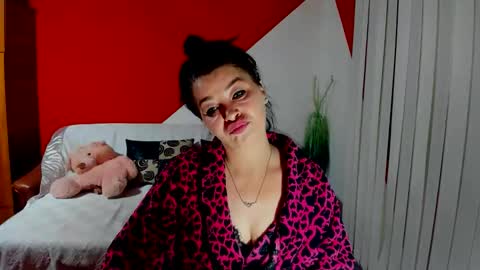 Snapshot of soffy_skye chatting on September 27, 5:25 am Soffy online show from September 27, 5:25 am