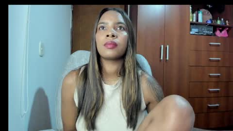 sofia86379 online show from April 8, 10:34 pm