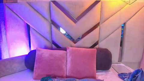   online show from May 26, 7:13 pm
