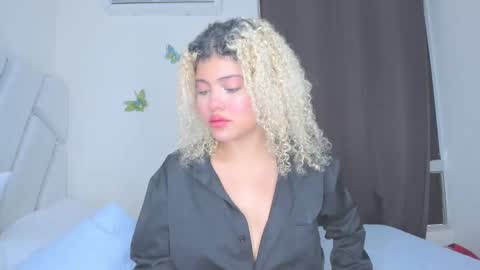 sofiacastillo01 online show from April 10, 5:19 pm