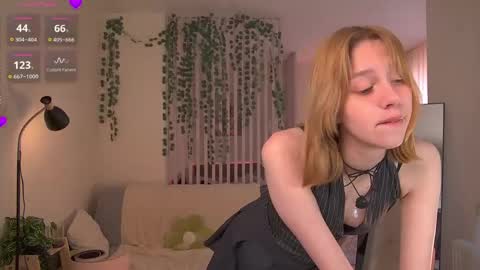 Sofia Help me overcome shynes with 100 thumbs up online show from April 17, 2:24 am