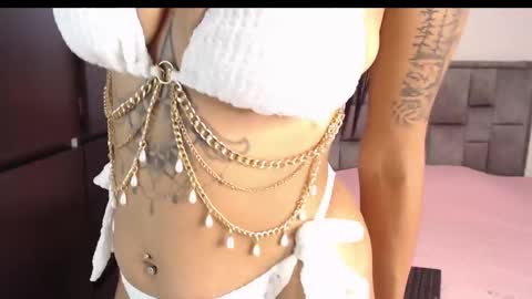 Snapshot of sofierosse_ chatting on February 19, 3:49 pm Sofie Rosee online show from February 19, 3:49 pm