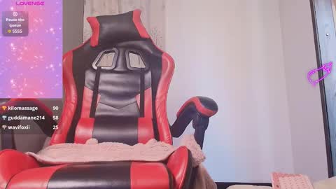 Sophi Tay online show from December 2, 6:10 pm