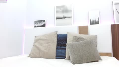 Sophia  online show from December 7, 2:02 pm