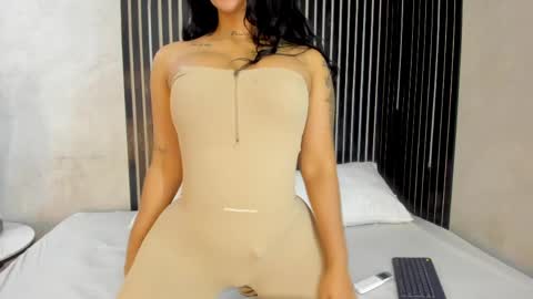 Sophia Lopeez online show from April 8, 9:50 pm