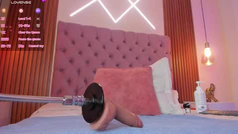 sophia_turneer online show from May 30, 7:17 am