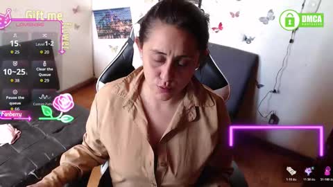 sophiaa_vega_ online show from December 3, 3:03 pm
