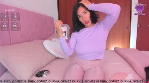Snapshot of sophiaparker_ chatting on October 3, 12:32 pm online show from October 3, 12:32 pm