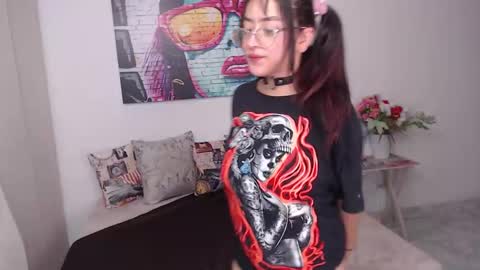 Snapshot of sophicarter_ chatting on September 16, 7:44 pm online show from September 16, 7:44 pm