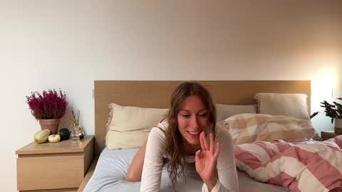Snapshot of sophie_amalia chatting on October 1, 12:32 pm sophie_amalia online show from October 1, 12:32 pm